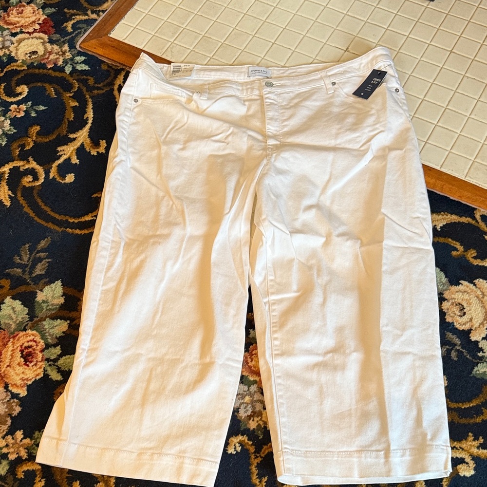 Crown‎ & Ivy Cropped Wide Leg Premium Denim with Stretch- NWT- retail 79.50